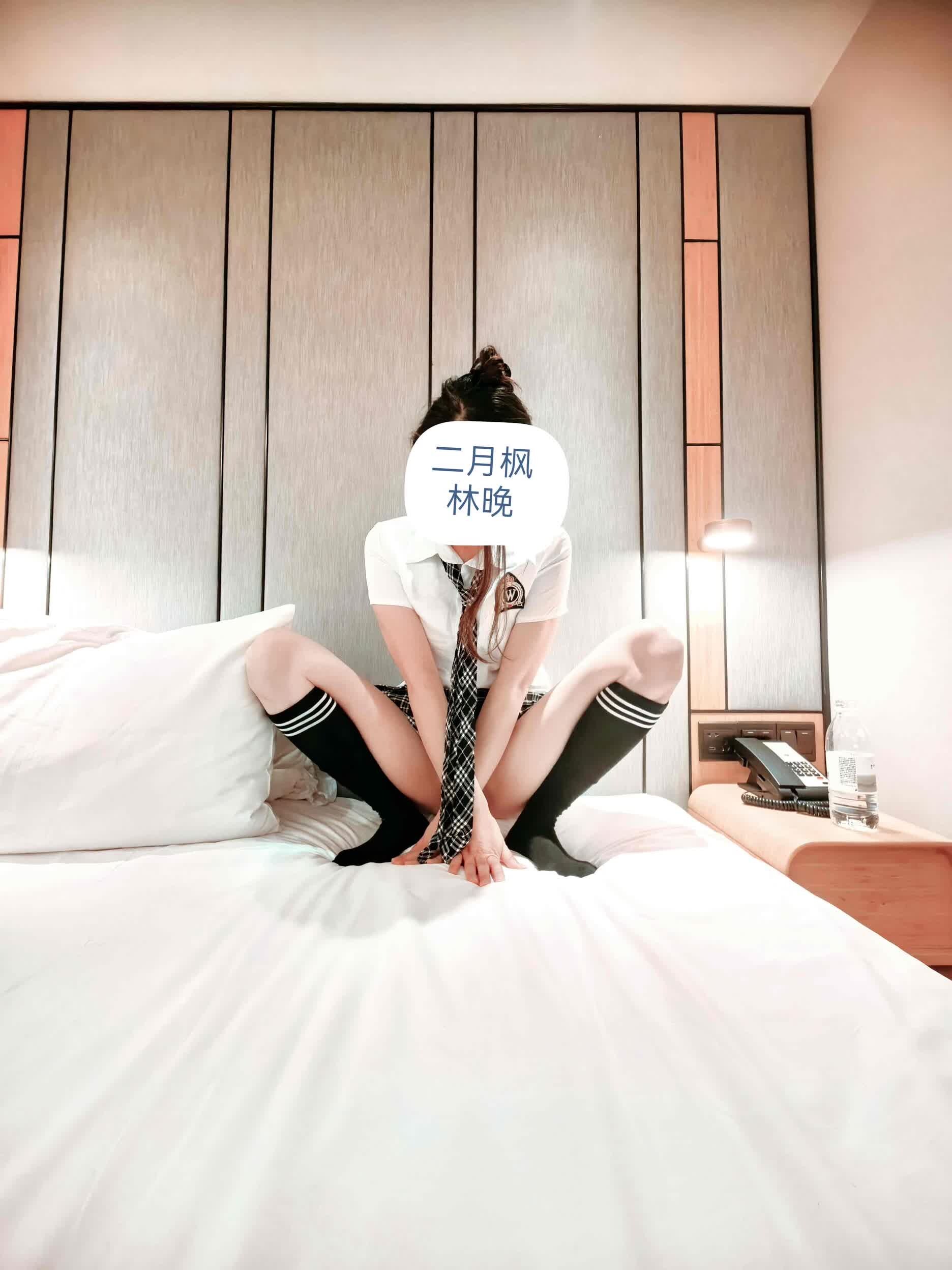 当女人跪在你脚下，展现她温柔、性感、可爱、反差的一面时，你会做什么[23P]
