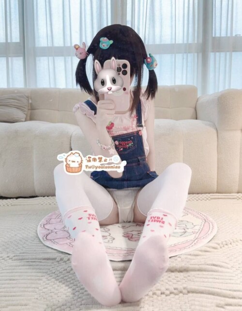 【三次元】幼萝喵瓜(幼萝酱)@youluomiao – [含新增] 18分钟 [186PnV-1.08G/百度网盘]