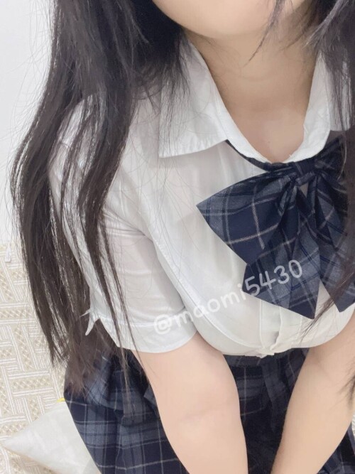 (33)