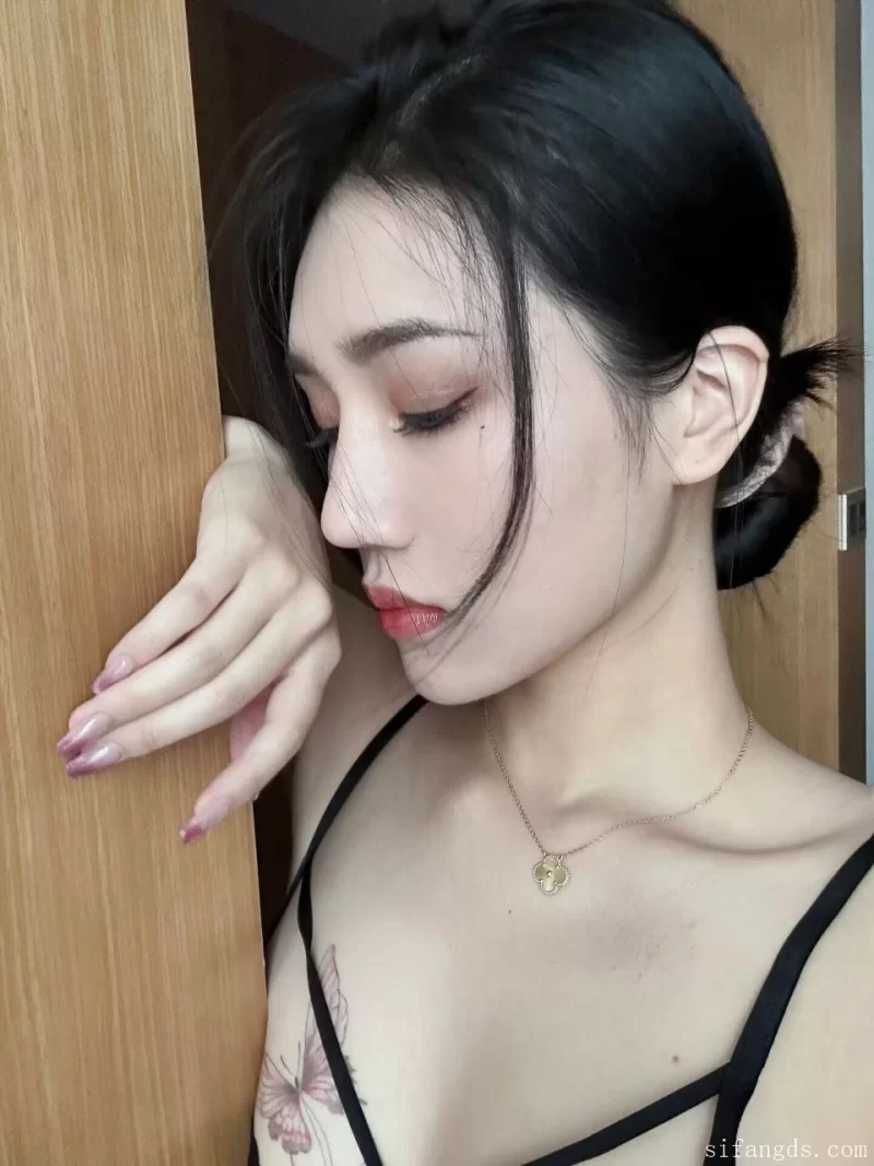 图片[1]-[COS/视频/步兵合集] 抖音40万粉 米NANA&娜我走 私人订制福利合集 [102p 12v] [200M]-嘤嘤怪之家
