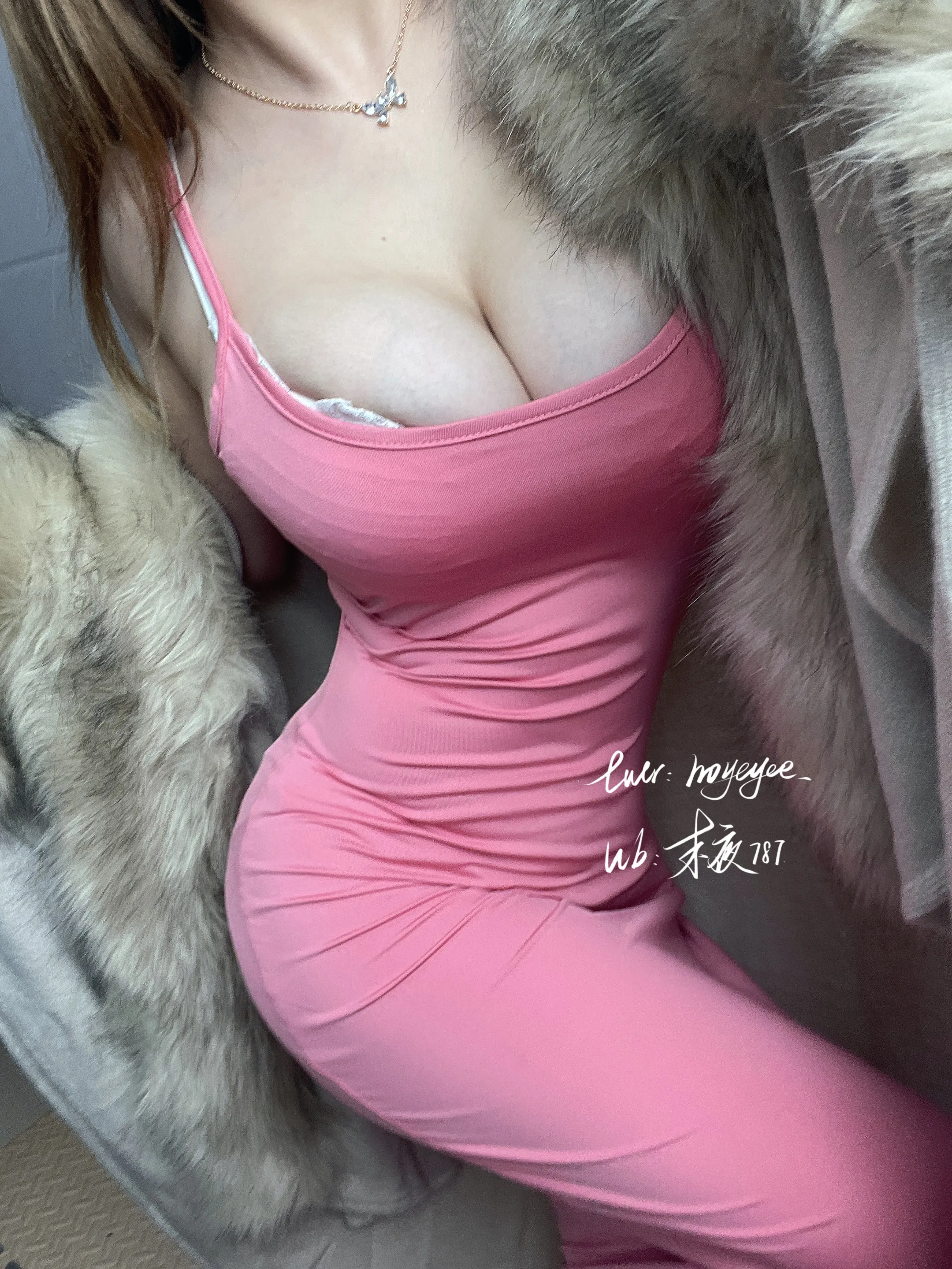 【写真】粉色裙子(深夜发骚) - 末夜787【23P-1V 235MB】