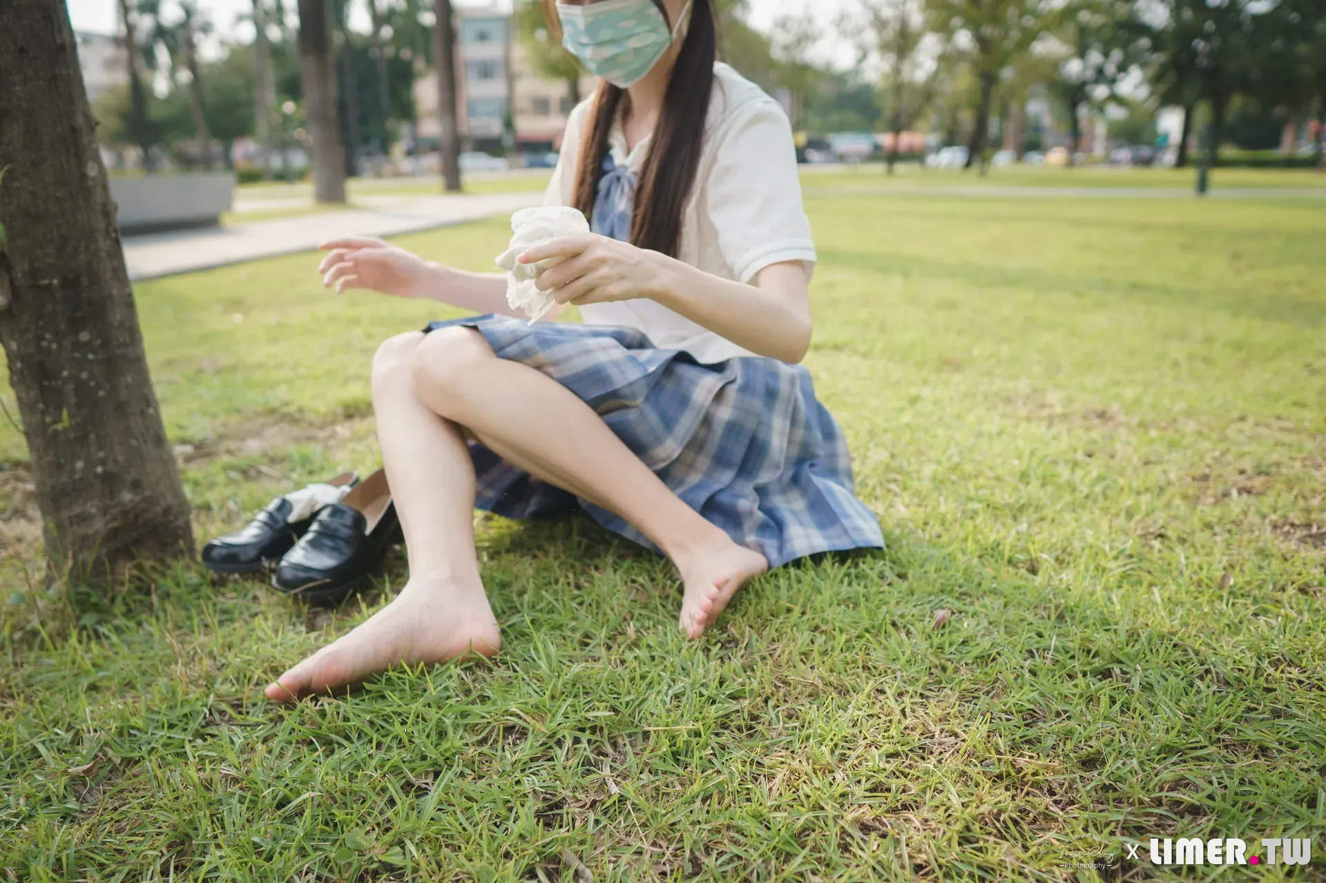 【写真】JK少女白玉公园裸足白棉袜脚 - Limerence【116P-2V 1.26GB/UC】