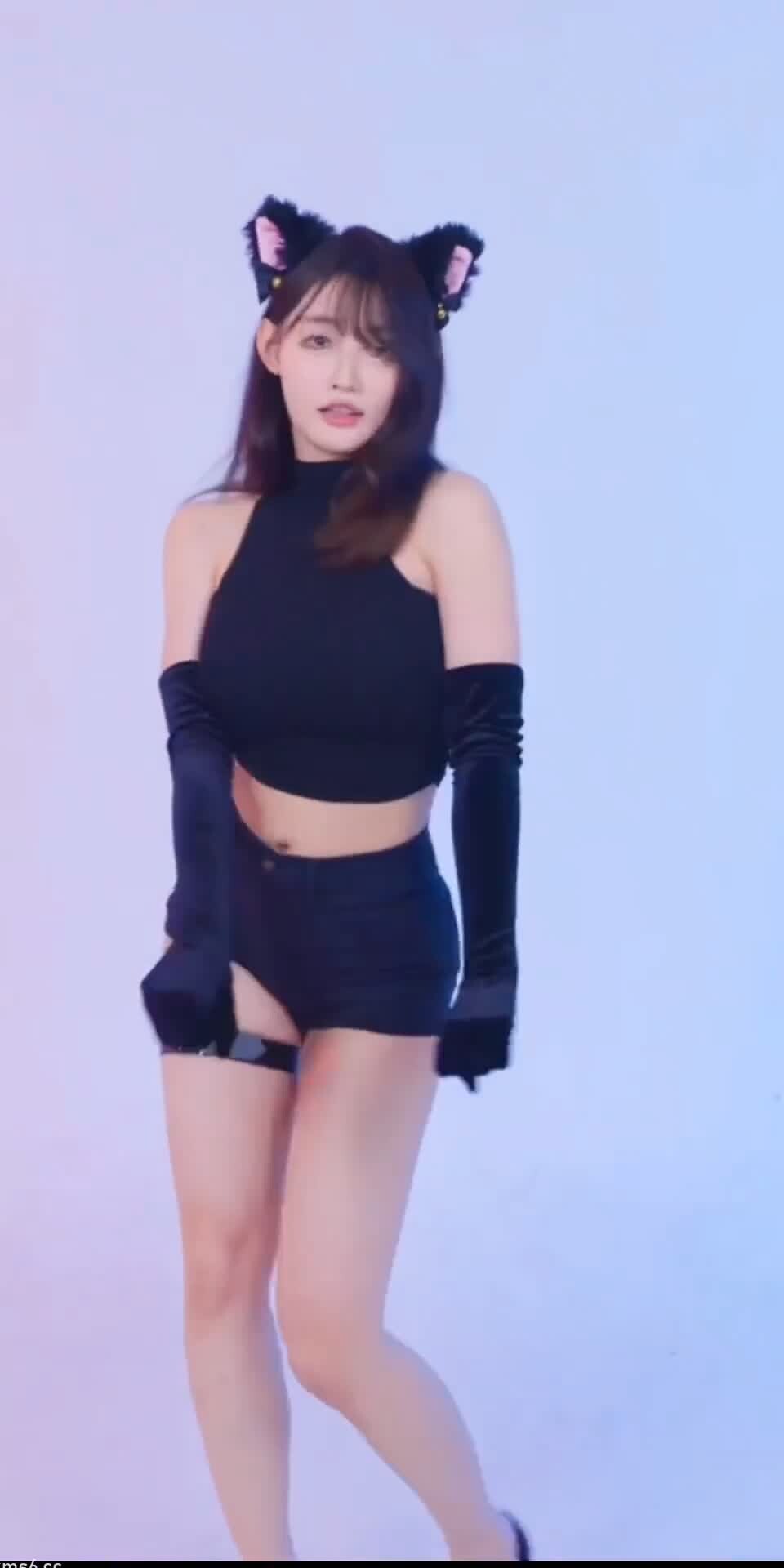 乐靓yllll 4k全面屏 猫步轻俏 .mp4