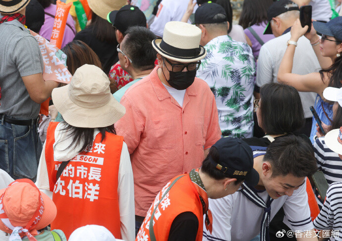 136f08e7a032aee90.jpg